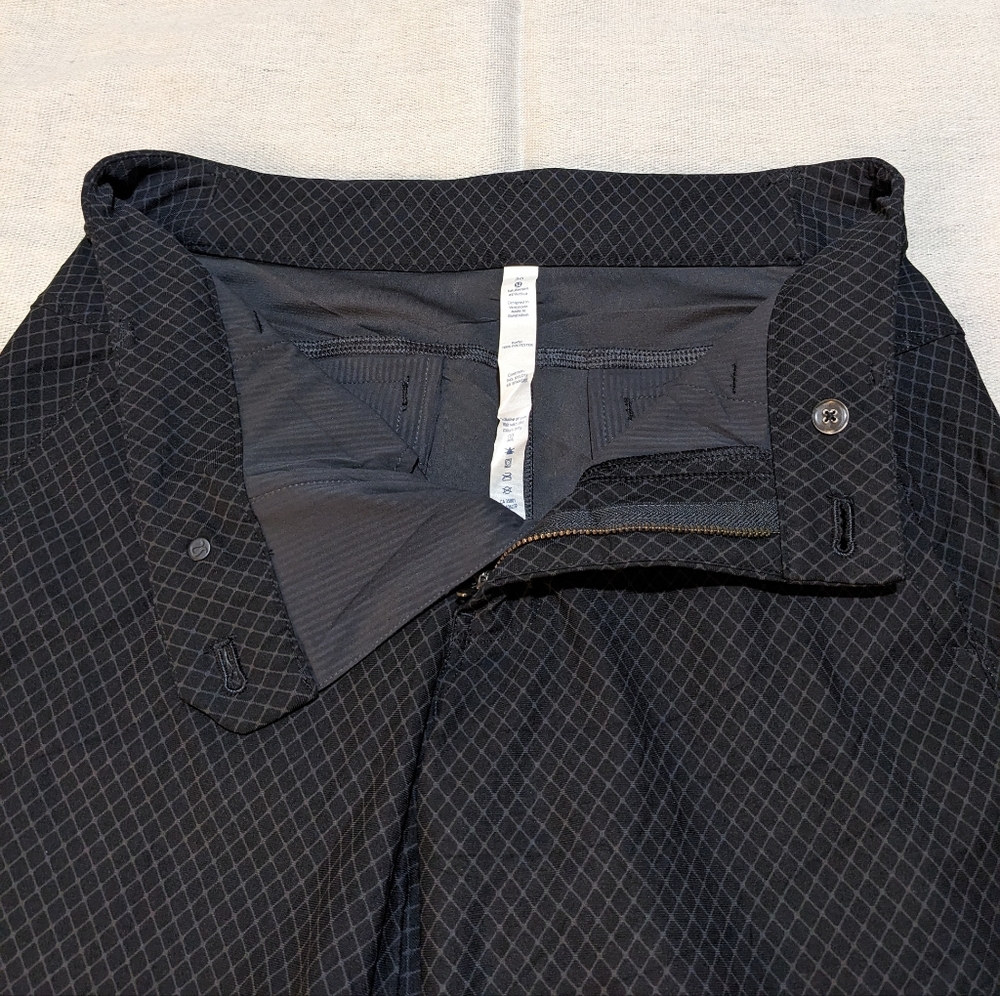 2 for $50! Printed Lululemon Shorts men's 30 - Picture 4 of 10